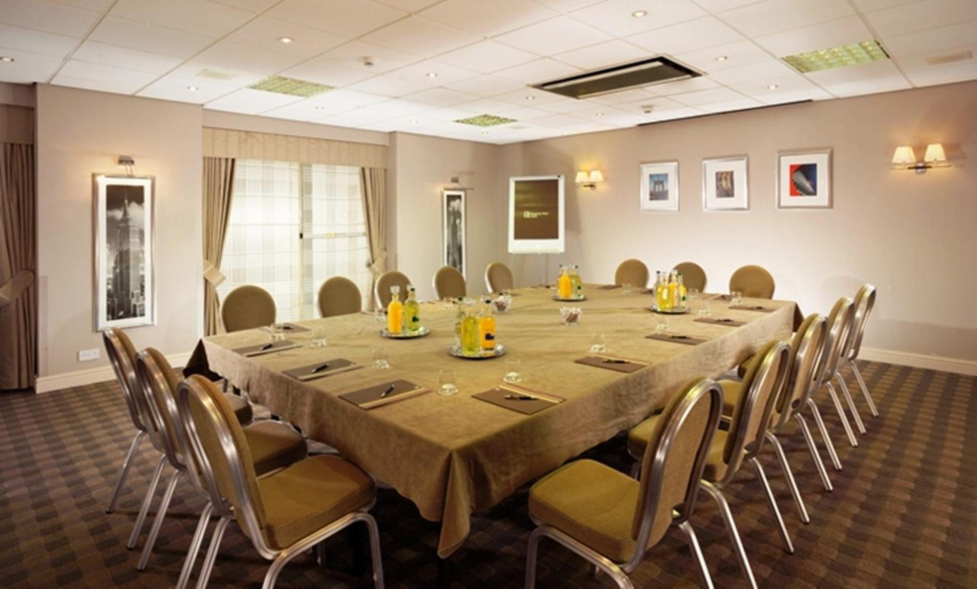 Regency Park Hotel, Health Club & Spa Thatcham Exterior foto